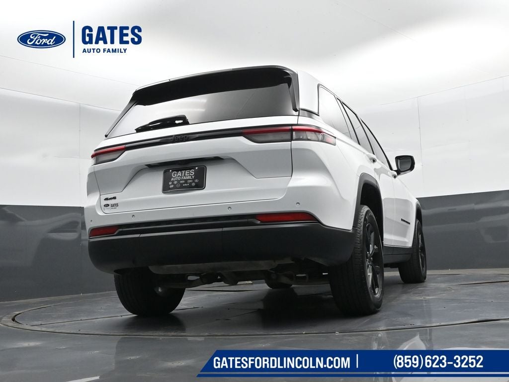 2025 Jeep Grand Cherokee Laredo