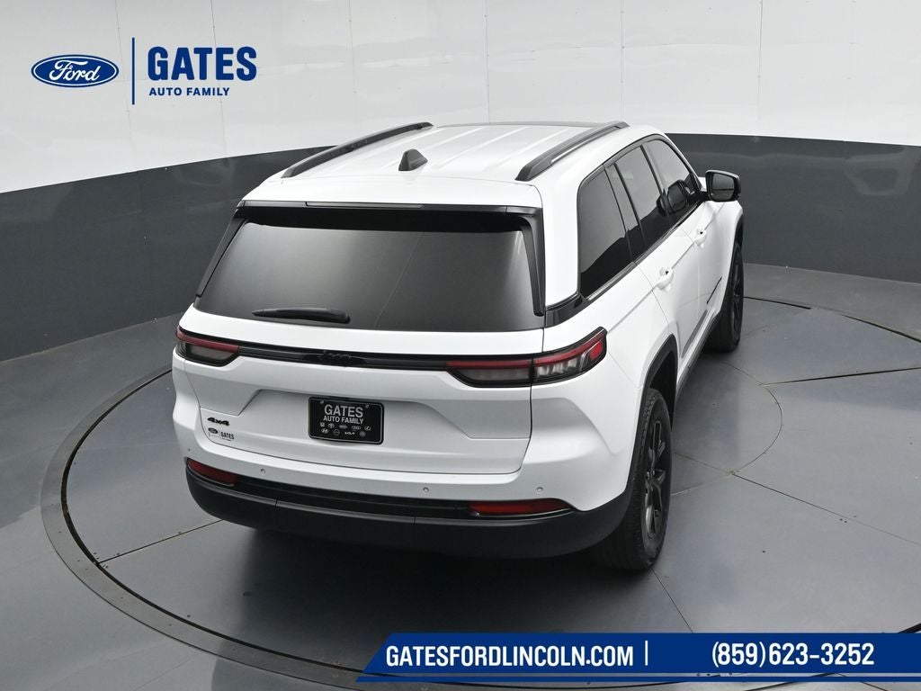 2025 Jeep Grand Cherokee Laredo