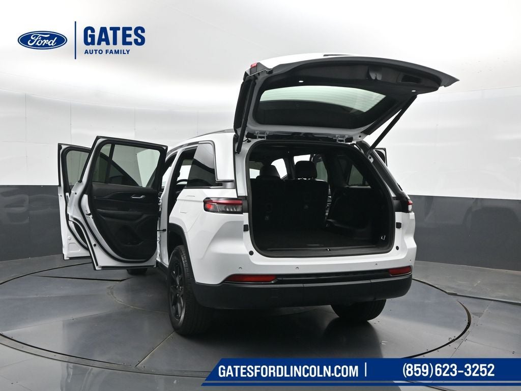 2025 Jeep Grand Cherokee Laredo