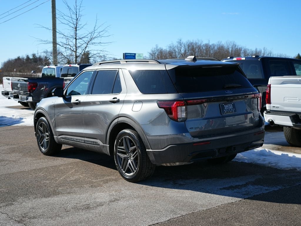 2025 Ford Explorer ST-Line