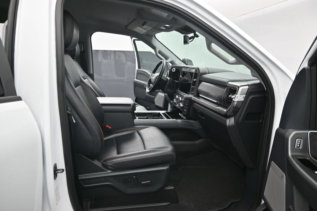 2025 Ford F-350SD Lariat DRW