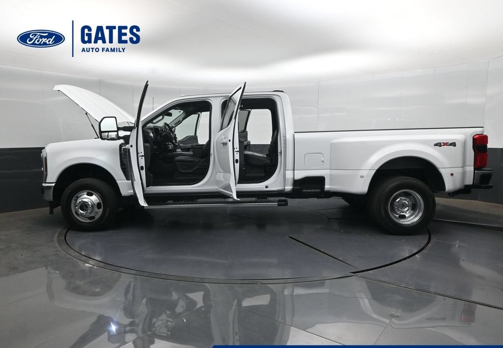 2025 Ford F-350SD Lariat DRW
