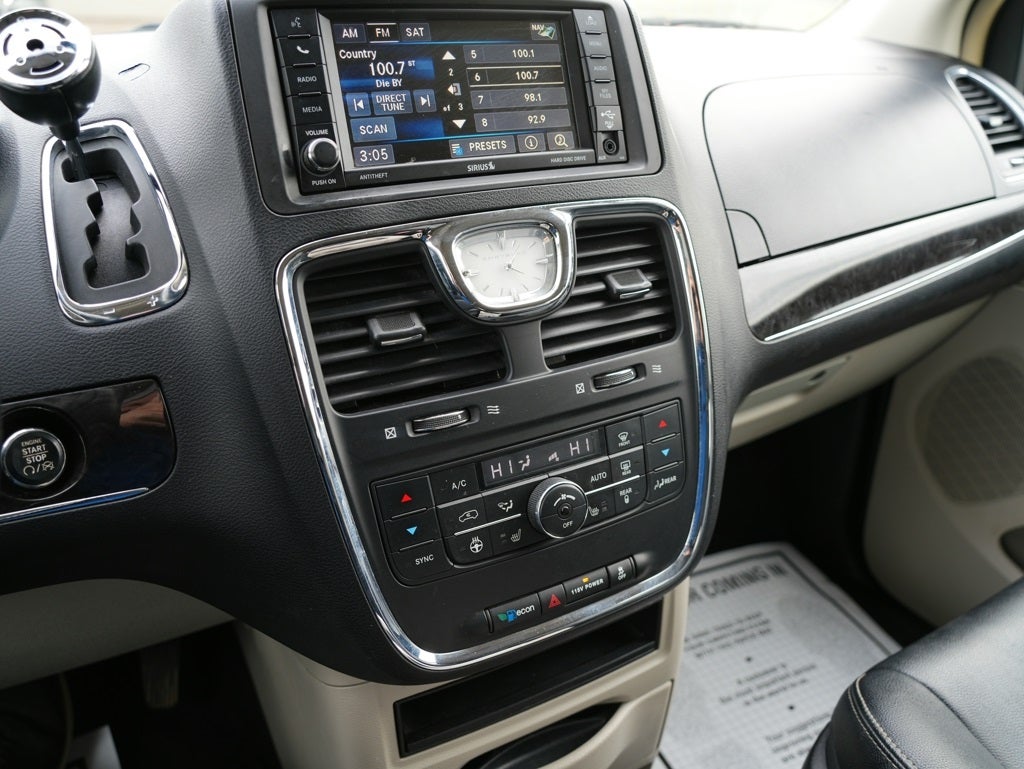 2016 Chrysler Town & Country Touring