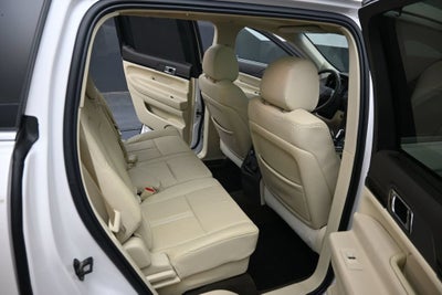 2017 Lincoln MKT Base