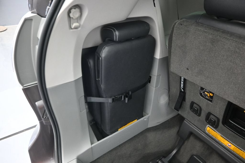 2014 Toyota Sienna SE 8 Passenger