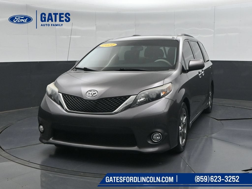 2014 Toyota Sienna SE 8 Passenger