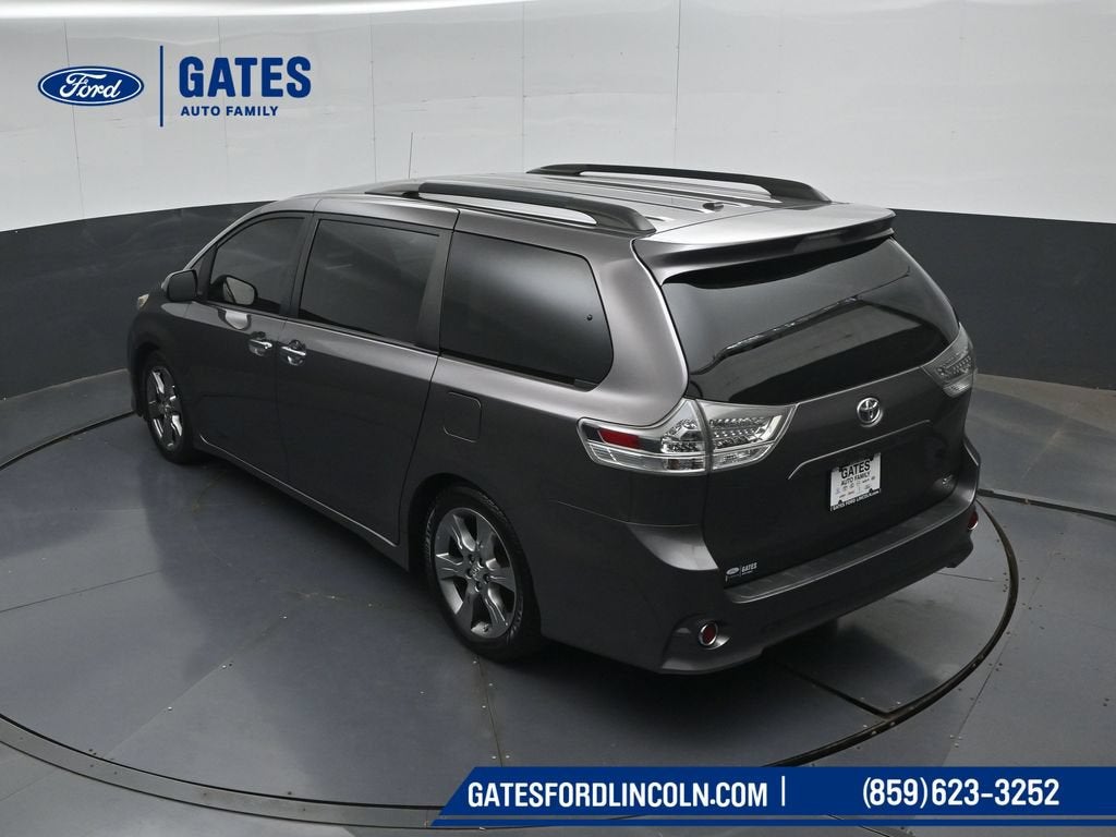 2014 Toyota Sienna SE 8 Passenger