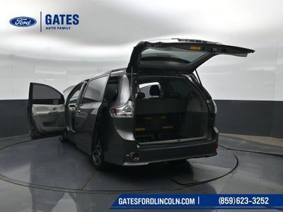 2014 Toyota Sienna SE 8 Passenger