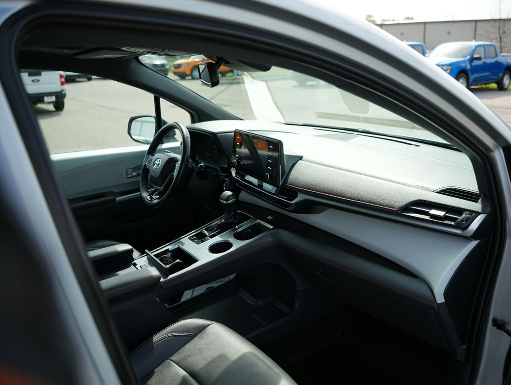 2021 Toyota Sienna XSE 7 Passenger