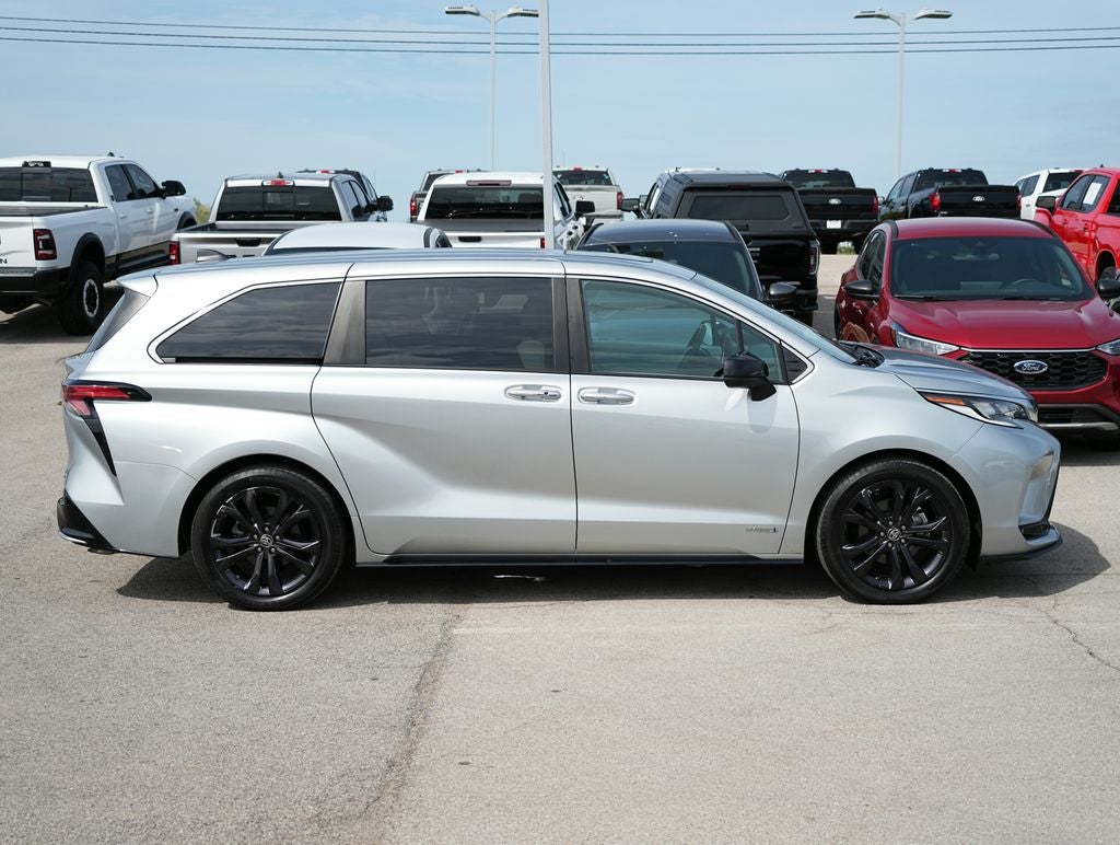 2021 Toyota Sienna XSE 7 Passenger