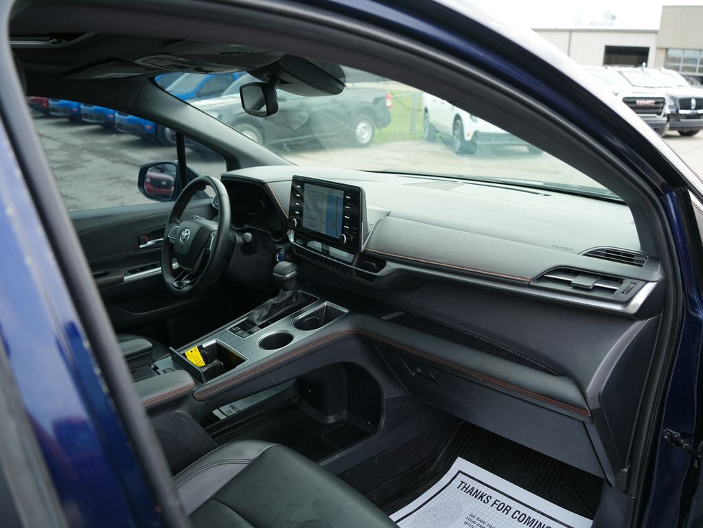 2022 Toyota Sienna XSE 7 Passenger