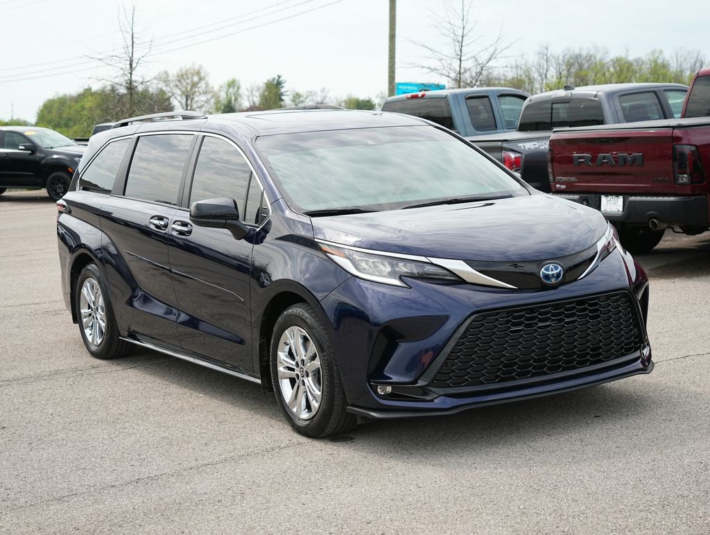 2022 Toyota Sienna XSE 7 Passenger