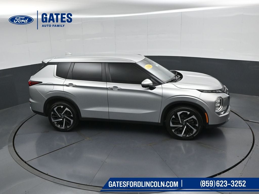 2024 Mitsubishi Outlander SE