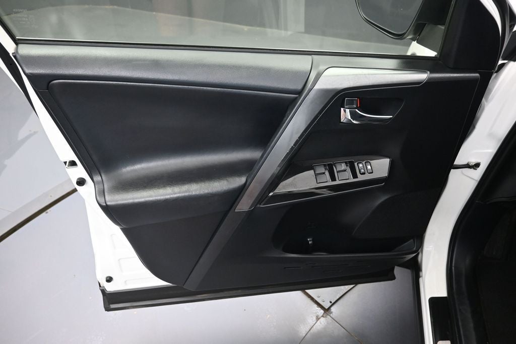 2018 Toyota RAV4 Hybrid SE