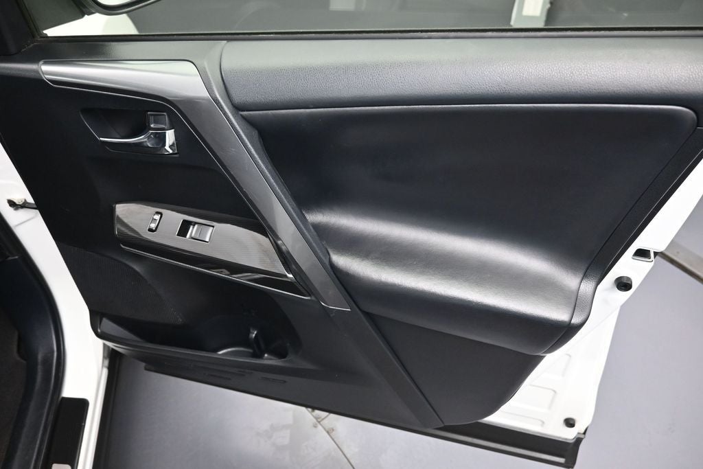 2018 Toyota RAV4 Hybrid SE