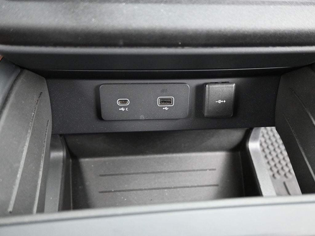 2023 Land Rover Defender 130 X-Dynamic SE