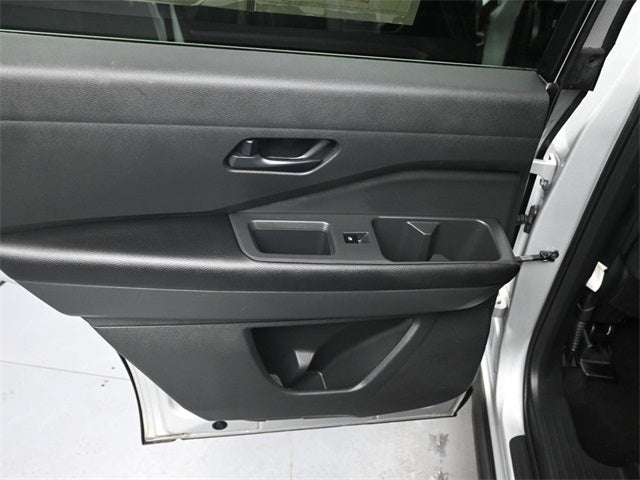 2023 Nissan Pathfinder SV