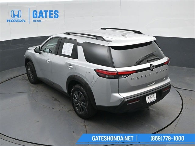 2023 Nissan Pathfinder SV