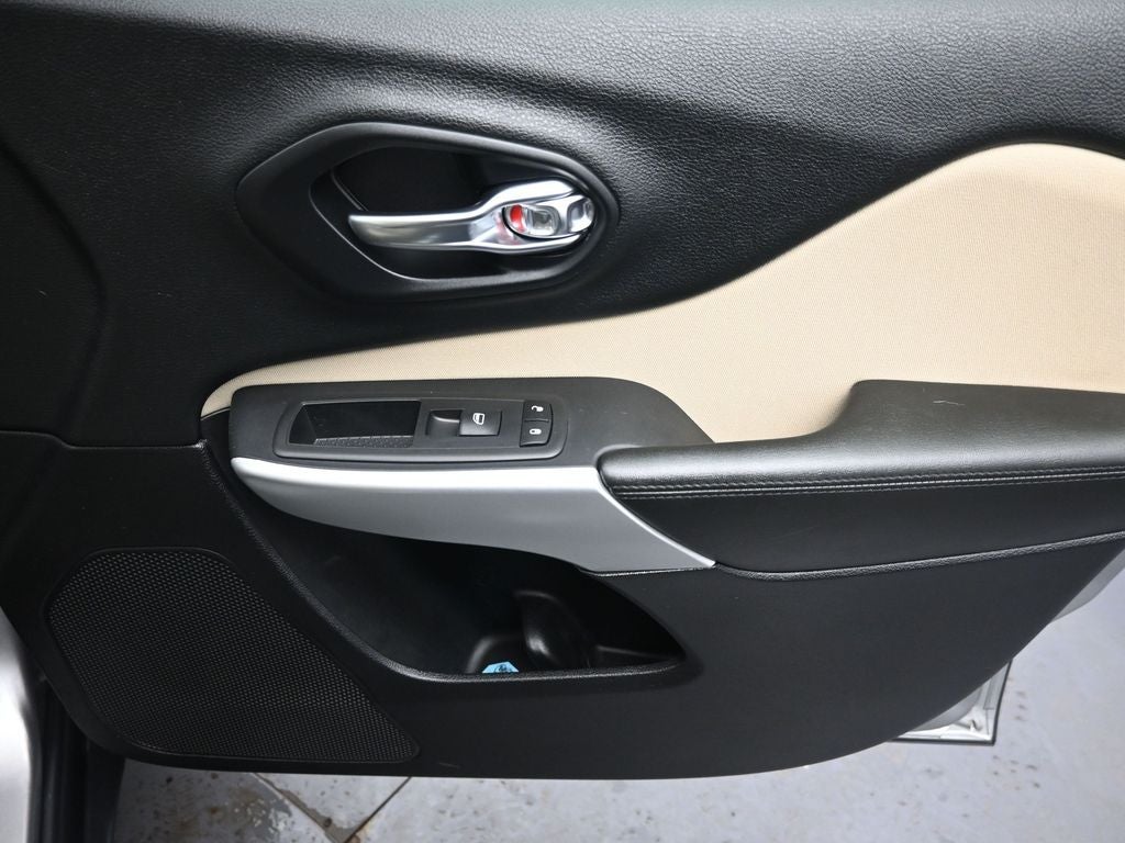 2017 Jeep Cherokee Sport