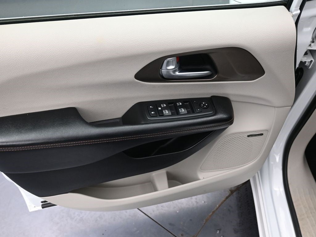 2017 Chrysler Pacifica Touring L Plus