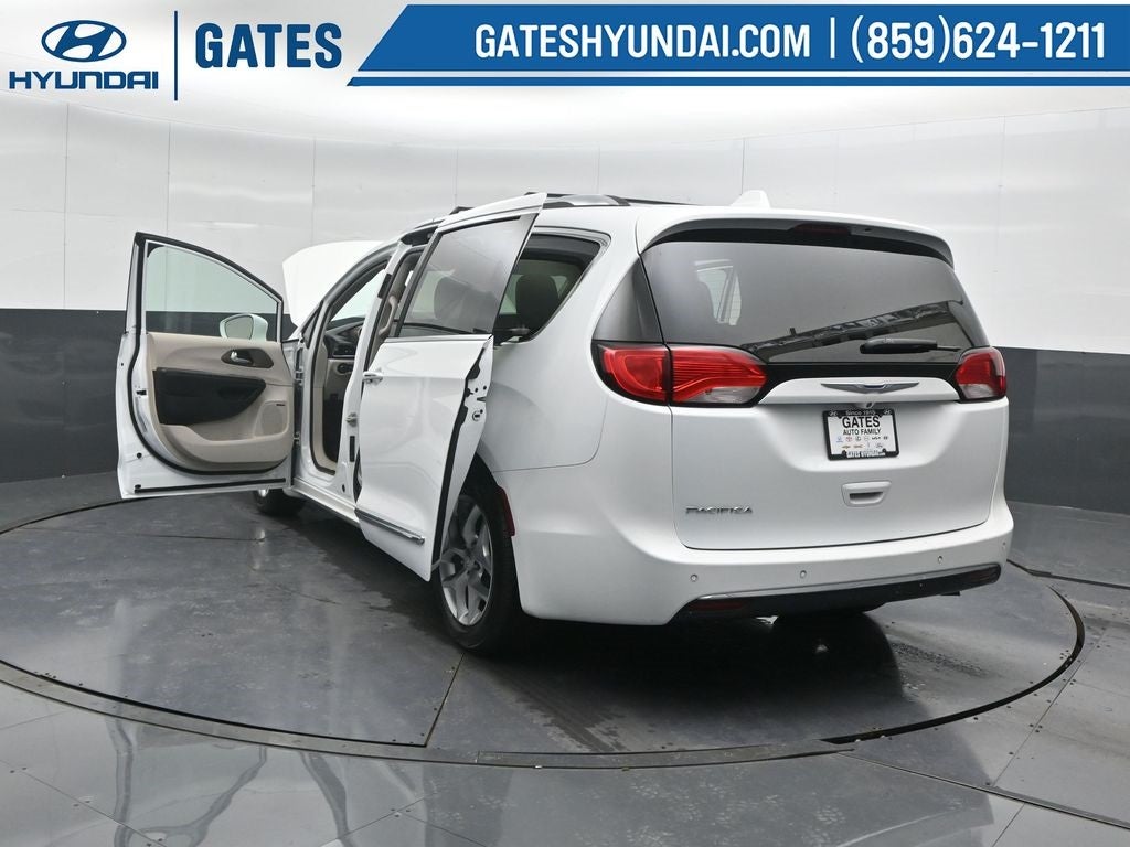 2017 Chrysler Pacifica Touring L Plus