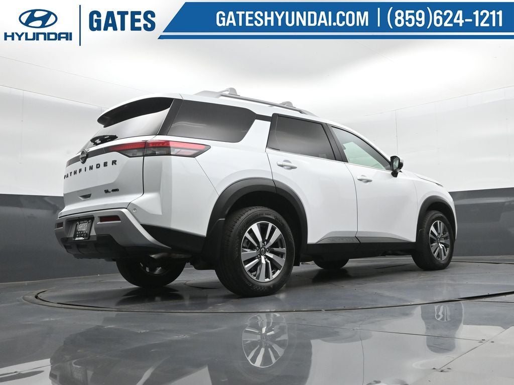 2025 Nissan Pathfinder SL