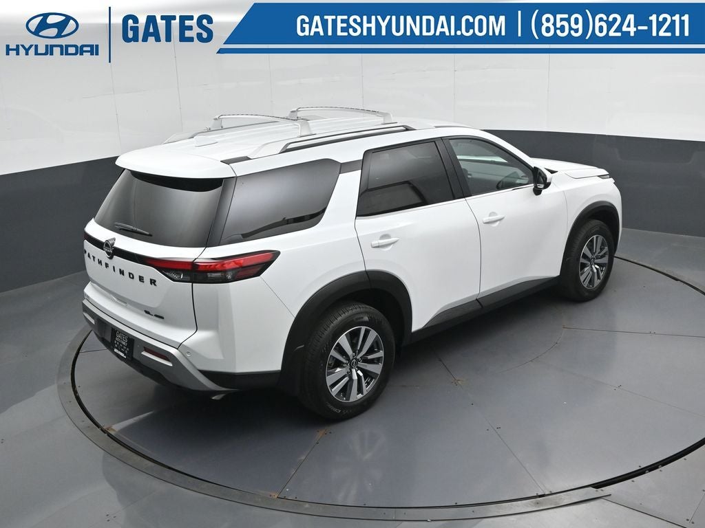 2025 Nissan Pathfinder SL