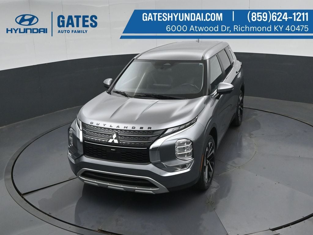 2023 Mitsubishi Outlander SE