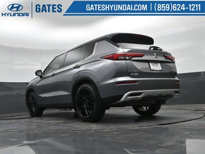 2022 Mitsubishi Outlander SE