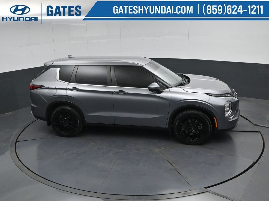 2022 Mitsubishi Outlander SE