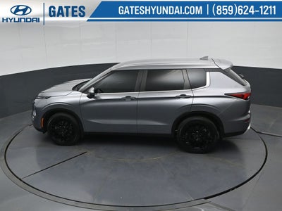 2022 Mitsubishi Outlander SE