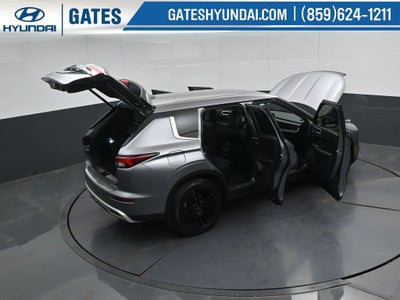 2022 Mitsubishi Outlander SE