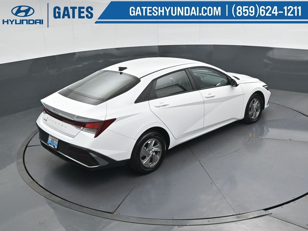 2025 Hyundai Elantra SE