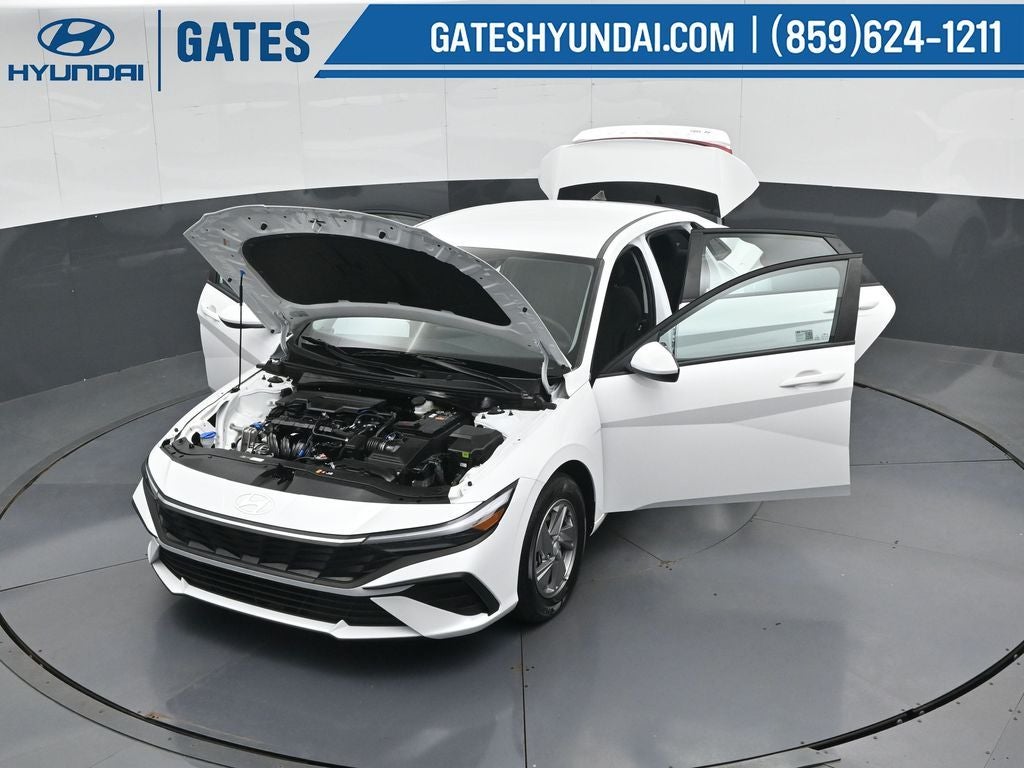 2025 Hyundai Elantra SE