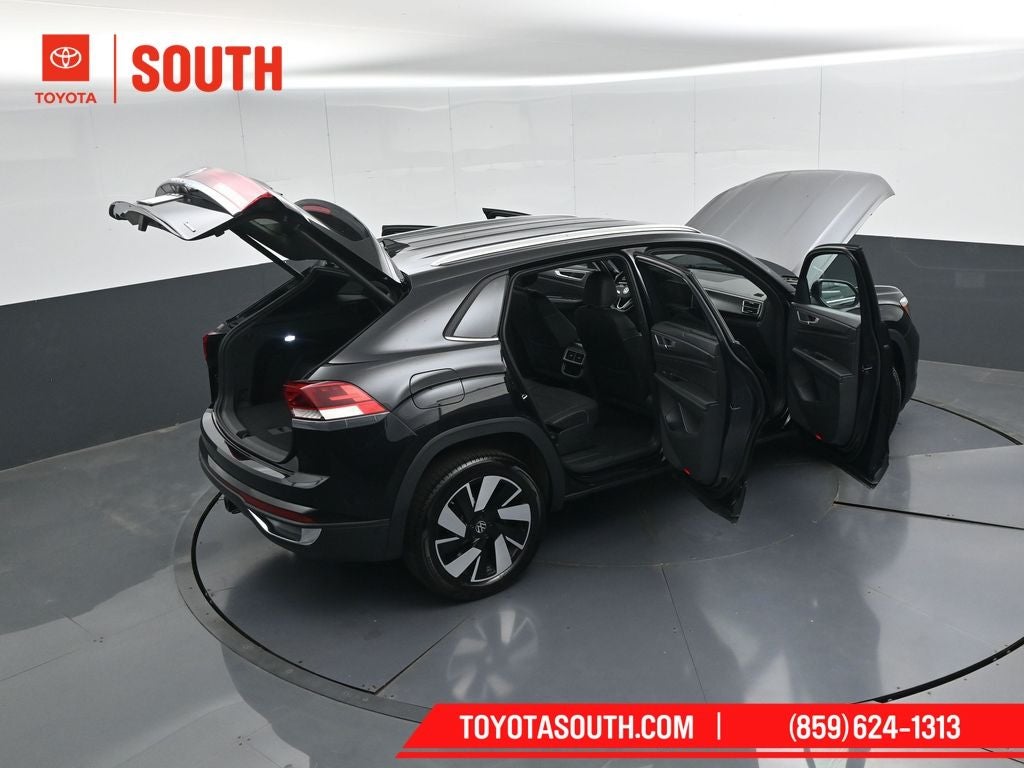 2026 Volkswagen Atlas Cross Sport 2.0T SE w/Technology