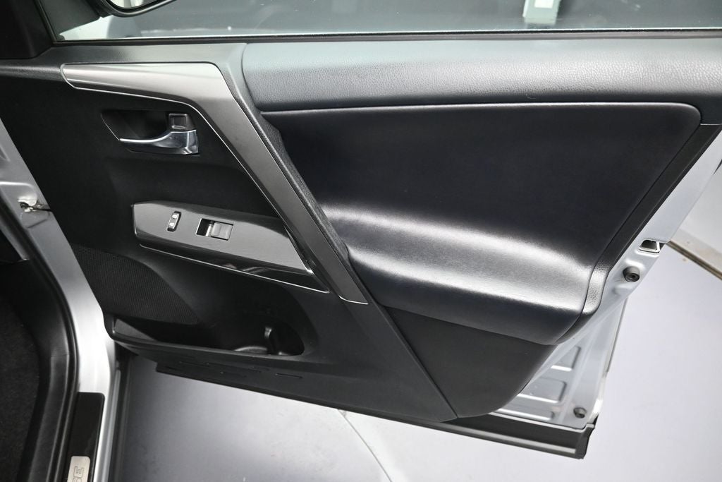 2018 Toyota RAV4 SE