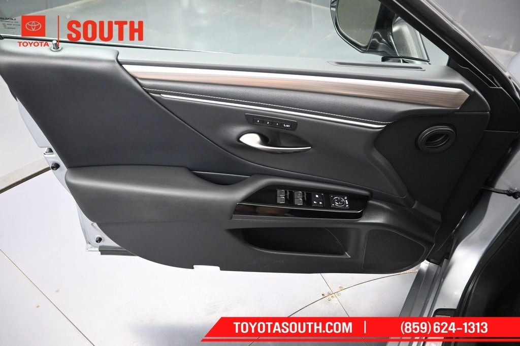 2023 Lexus ES 300h