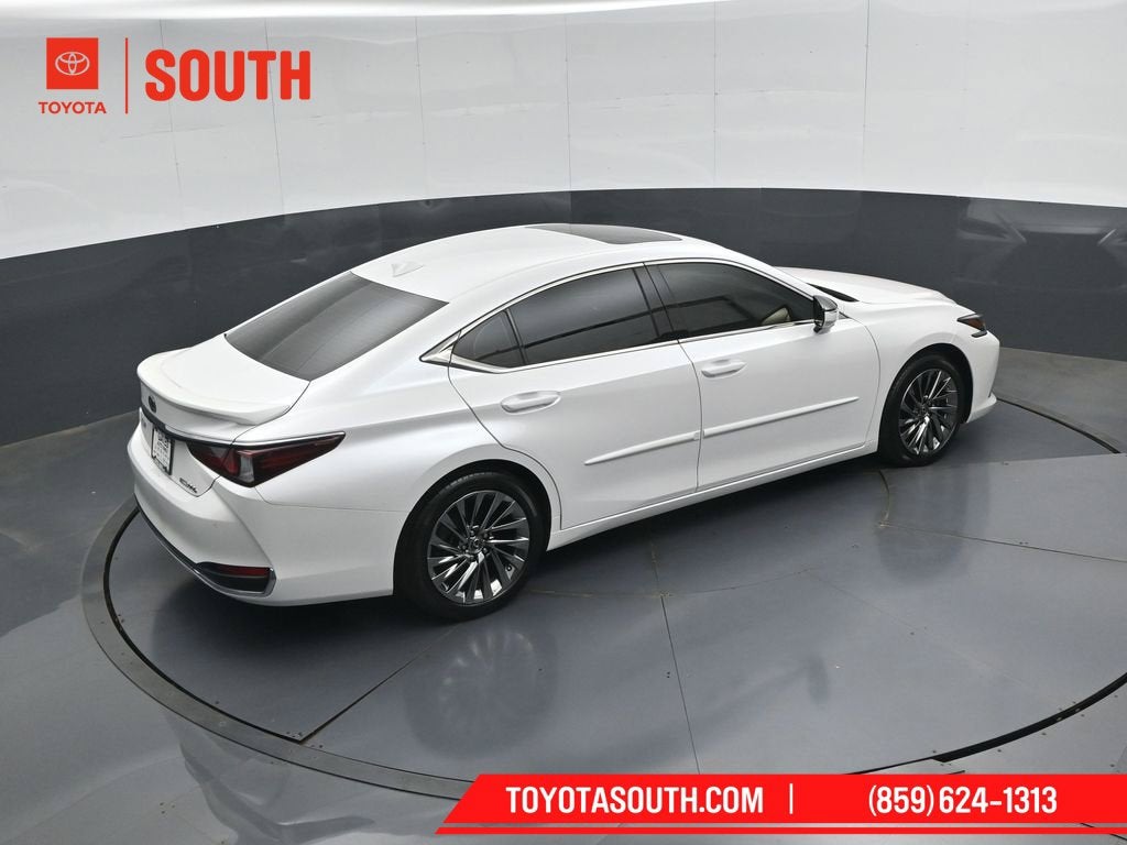 2025 Lexus ES 300h Ultra Luxury