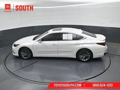 2025 Lexus ES 300h Ultra Luxury
