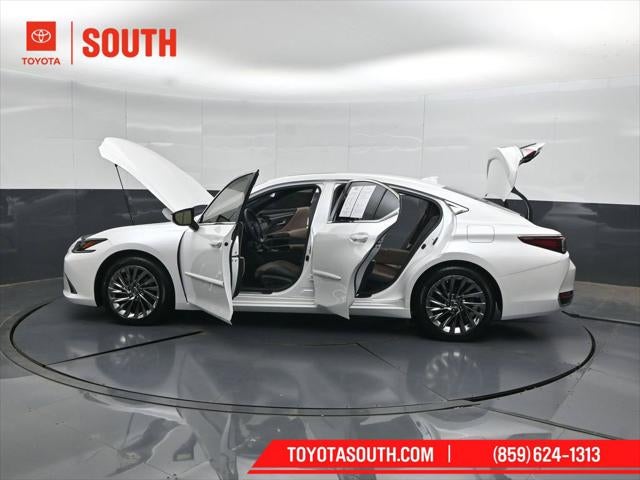 2025 Lexus ES 300h Ultra Luxury