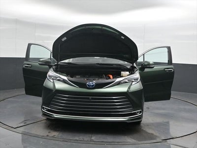 2024 Toyota Sienna Platinum 7 Passenger