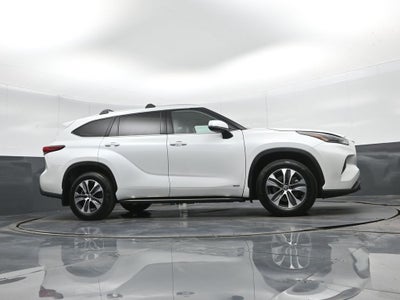 2022 Toyota Highlander Hybrid XLE