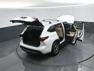 2022 Toyota Highlander Hybrid XLE