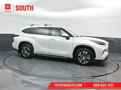 2022 Toyota Highlander Hybrid XLE
