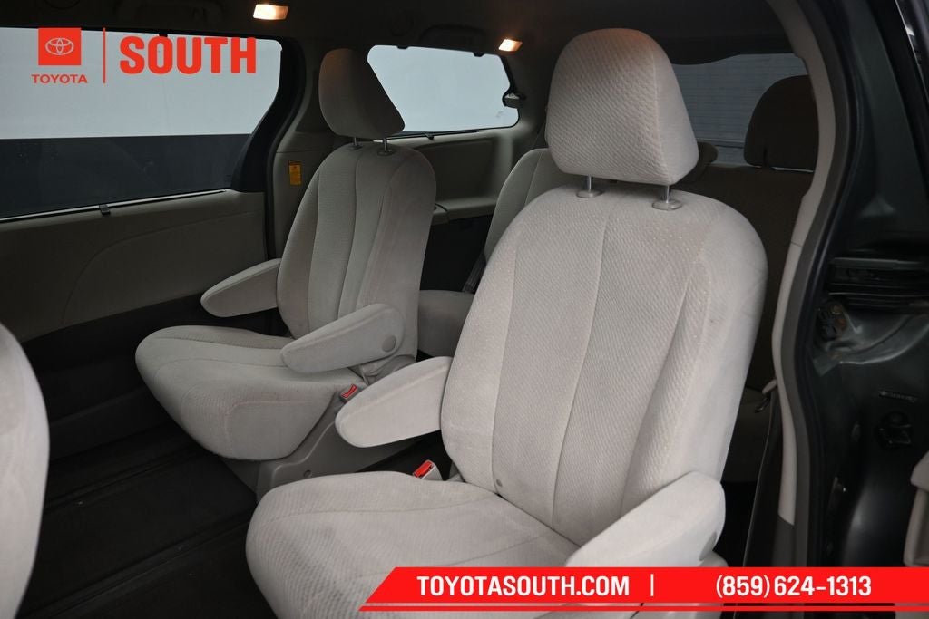 2014 Toyota Sienna LE 7 Passenger