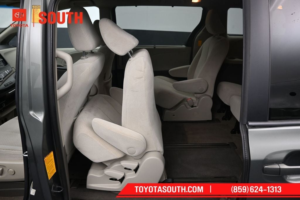 2014 Toyota Sienna LE 7 Passenger