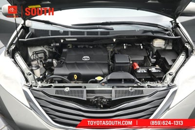2014 Toyota Sienna LE 7 Passenger