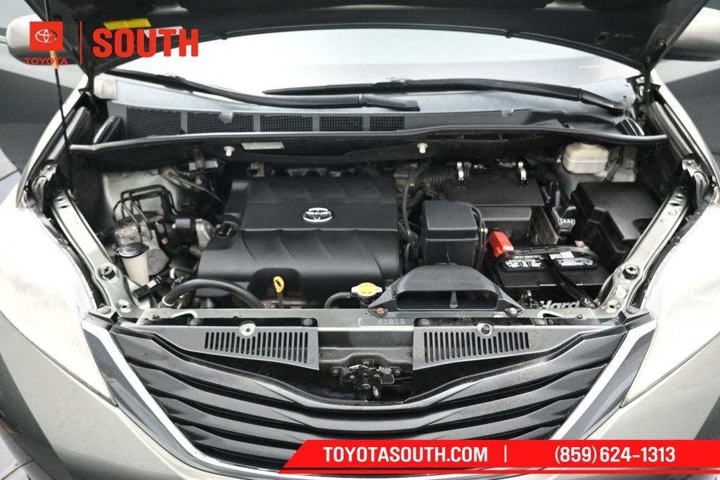 2014 Toyota Sienna LE 7 Passenger