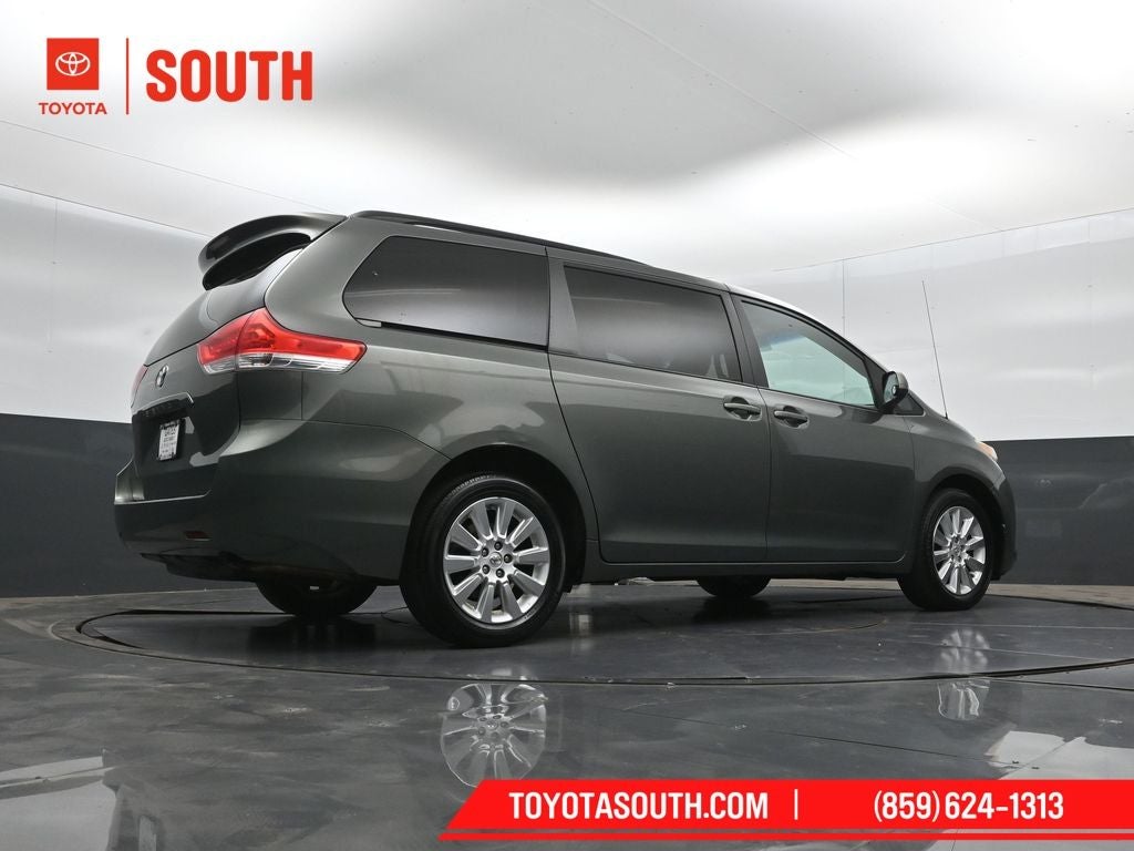 2014 Toyota Sienna LE 7 Passenger
