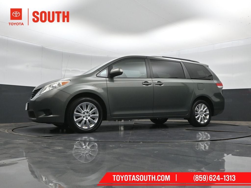 2014 Toyota Sienna LE 7 Passenger